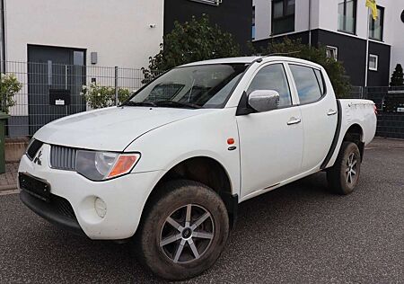 Mitsubishi L200 Invite Doppelkabine 4WD