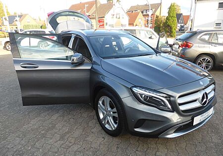 Mercedes-Benz GLA 200 CDI/d DPF 7G-Tronic (156) Urban AHK/Navi/R-Kam/Xen