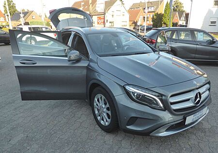 Mercedes-Benz GLA 200 CDI/d DPF 7G-Tronic (156) Urban AHK/Navi/R-Kam/Xen