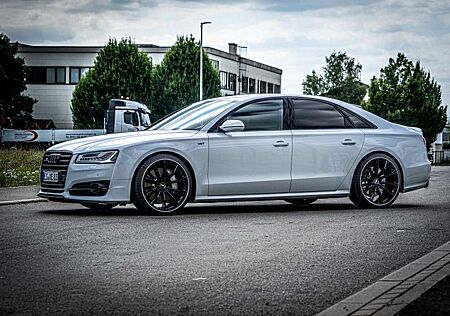 Audi S8 plus