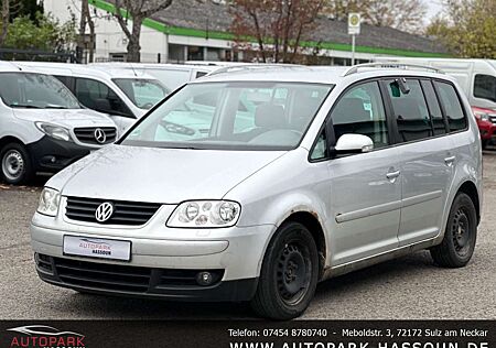 VW Touran Volkswagen Highline AHK SHZ Klimaaut. 5-Sitz.