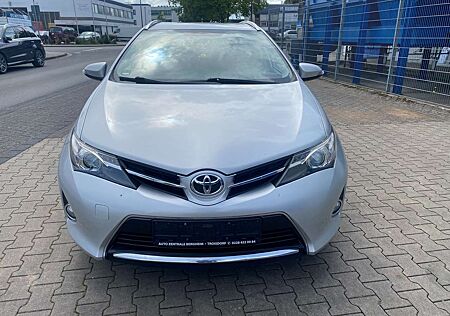 Toyota Auris Life+