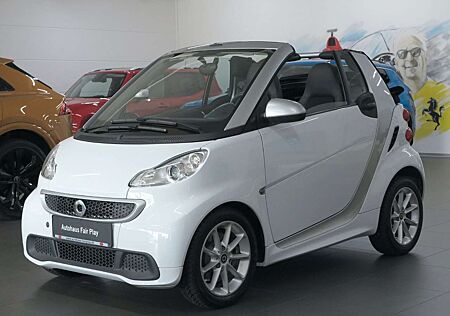 Smart ForTwo cabrio mhd LEDER/SHZ/SERVO/UNFALLFREI!