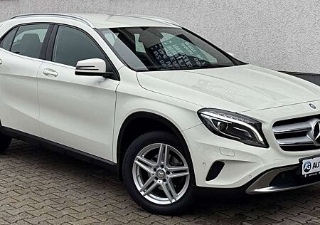 Mercedes-Benz GLA 220 d 4Matic Sportpaket AHK KAM. SHZ