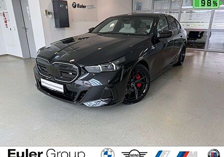 BMW i5 M60 PRO AHK Pano ICONIC Carbon B/W Memory Sitze So