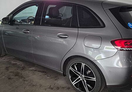 Mercedes-Benz A 180 7G-DCT Advanced Progressive