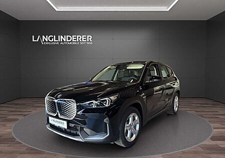 BMW iX1 xDrive30 NP 64.249,- Head-Up 360°