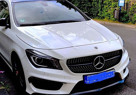 Mercedes-Benz CLA 180 AMG Line