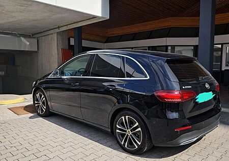Mercedes-Benz B 250 e 8G-DCT Entry
