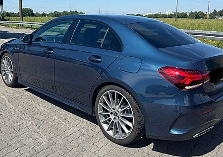 Mercedes-Benz A 200 AMG Line Limousine