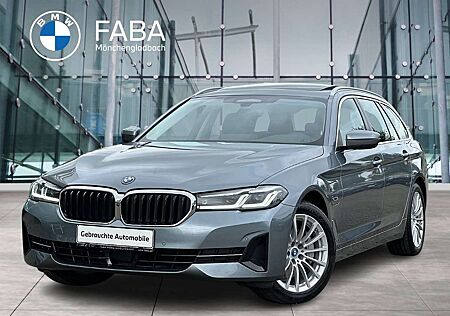 BMW 530 e xDrive Touring DAB LED WLAN Pano.Dach RFK