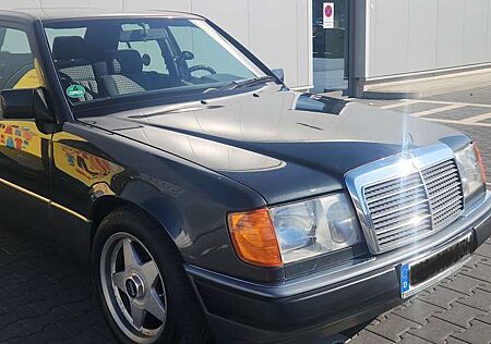 Mercedes-Benz 230 E
