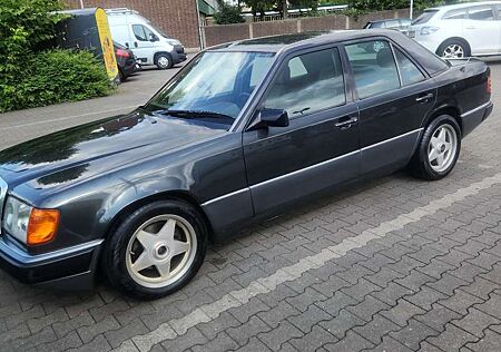 Mercedes-Benz 230 W124.H Kennzeichen..TÜV NEU.ACHSE NEU.Aut.sitzheiz
