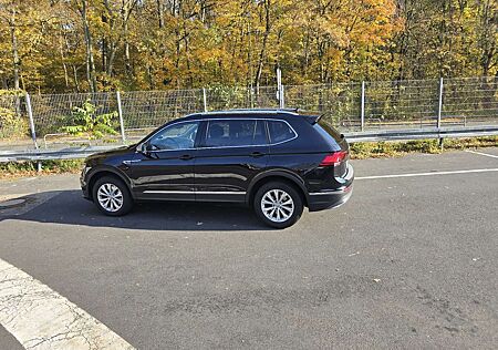 VW Tiguan Allspace Volkswagen Highline 4Motion