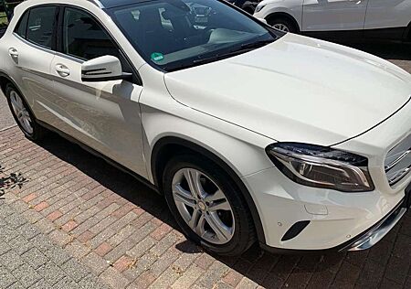 Mercedes-Benz GLA 200 (156.943)