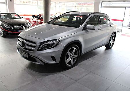 Mercedes-Benz GLA 220 CDI 4MATIC DCT SPORTPAKET AMG LEDER NAVI