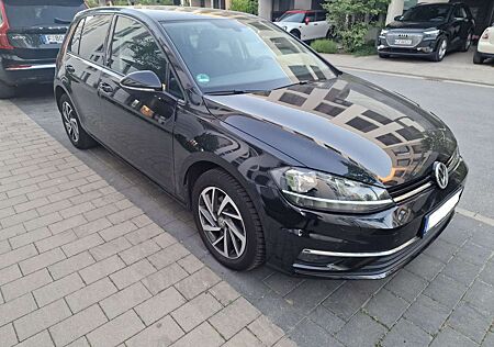 VW Golf Volkswagen 1.6 TDI Sound