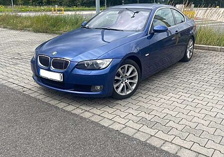 BMW 320i 320 e92 3er sparsam neu Tüv top Zustand