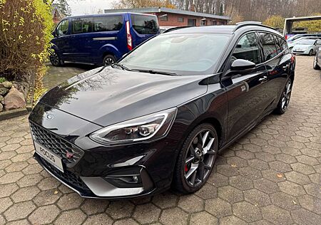 Ford Focus ST X Turnier 2.3 EcoBoost