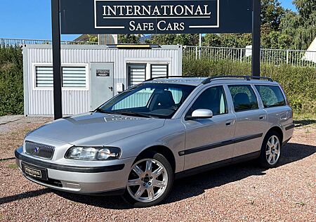 Volvo V70 2.4 Ltr. / 2.Hand / 8 Fach bereift / AHK / Klima