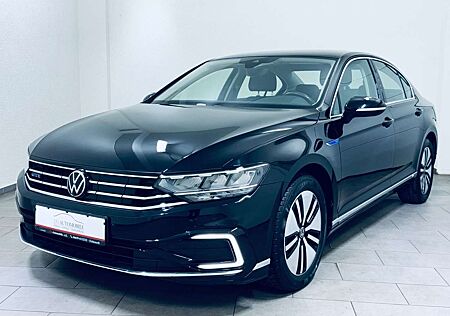 VW Passat Volkswagen Lim. GTE * 1.HAND * NAVI * R-KAMERA *