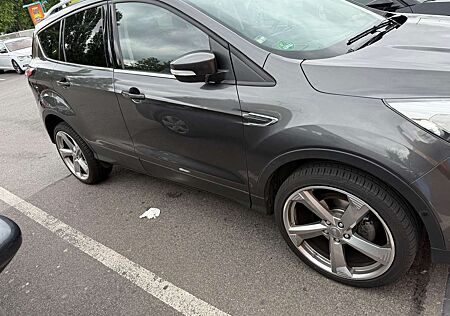Ford Kuga 1.5 EcoBoost 2x4 Titanium