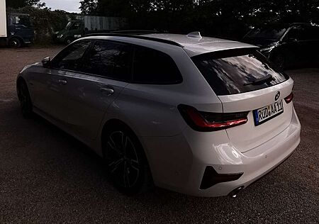 BMW 330e 330 Touring Aut. Sport Line