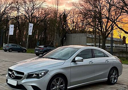 Mercedes-Benz CLA 250 Panoramadach, Sportsitze, Einparkhilfe, Navi.