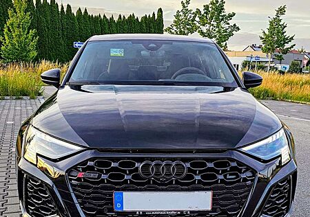 Audi RS3 8Y Limo Voll Keramik Matrix 290kmh HUD Garantie