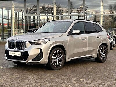 BMW iX1 20 eDrive M Sport / Parking Plus / Head-Up Displ.