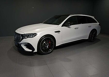Mercedes-Benz E 53 AMG Hybrid 4M+ PANO/AHK/DRIVERS/CARBON