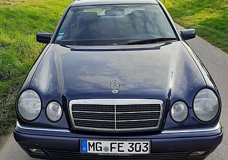 Mercedes-Benz E 200 E-Klasse Elegance
