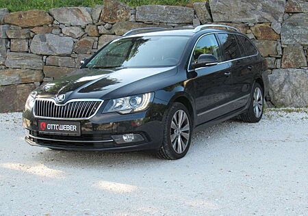 Skoda Superb Combi Elegance 4x4 DSG AHK NAVI Leder SH
