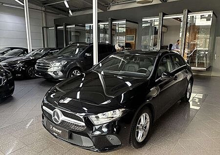 Mercedes-Benz A 180 d 7G-DCT Distr.+ Widescreen Navi SHZ PDC