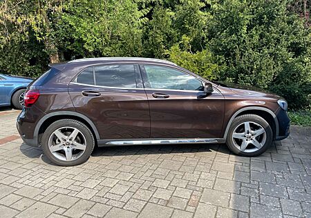 Mercedes-Benz GLA 200 7G-DCT AMG Line