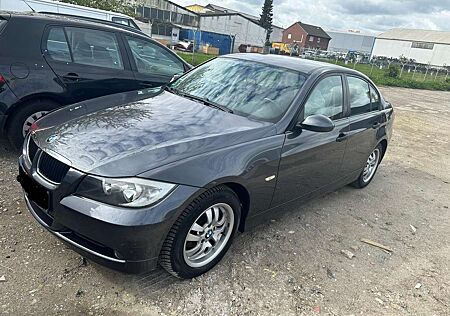 BMW 318i 318 E90 BJ: 2006