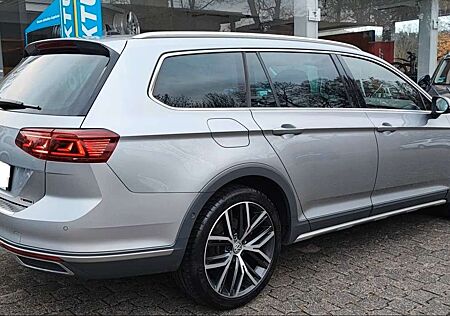 VW Passat Alltrack Volkswagen Passat Variant 2.0 TDI SCR DSG 4Motion Alltrack