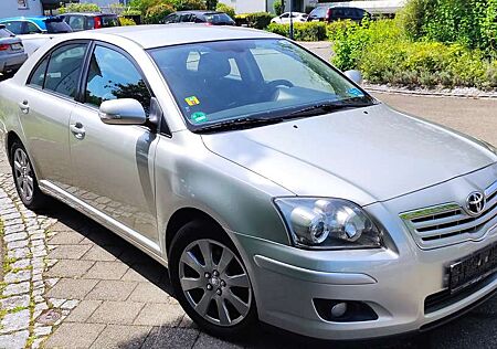 Toyota Avensis 1.6 linea terra