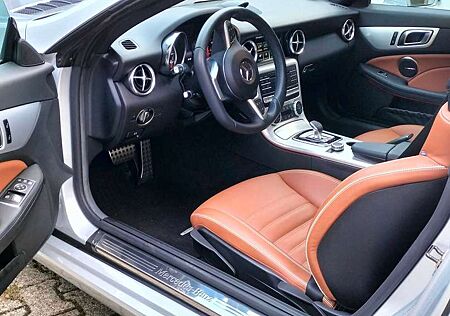Mercedes-Benz SLC 200 9G-TRONIC, WIE NEU,I. HAND,TOP-AUSSTATTUNG