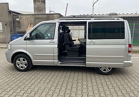 VW T5 Kombi Volkswagen Multivan Highline Aut.
