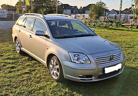 Toyota Avensis 2.0 VVT-i Combi Executive
