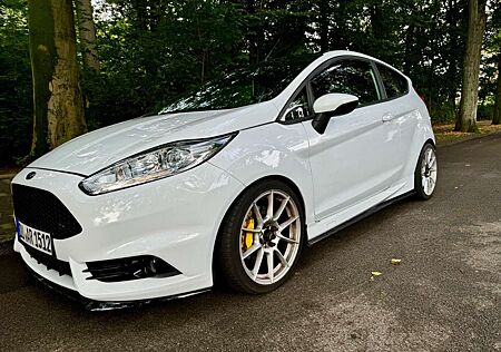 Ford Fiesta 1.6 EcoBoost mit Leder-Sport-Paket ST