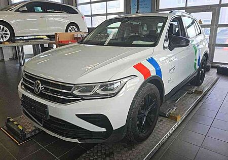 VW Tiguan Volkswagen DSG URBAN SPORT*NAVI*PANO*DYN*CAM*MATRIX