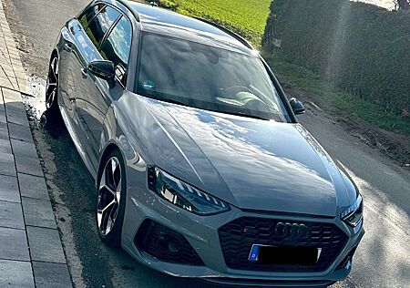 Audi RS4 Avant quattro tiptronic