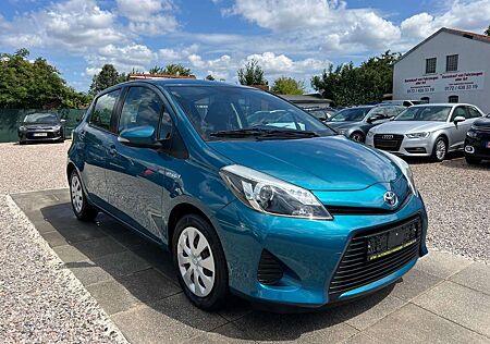 Toyota Yaris Hybrid Life Sportsitze Sport Lenkrad