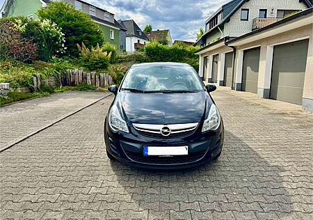 Opel Corsa Edition mit integriertem Fahrradträger
