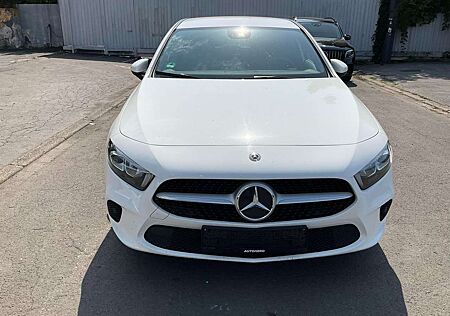 Mercedes-Benz A 180 gebraucht kaufen Mercedes-Benz A 180 d 7G-DCT