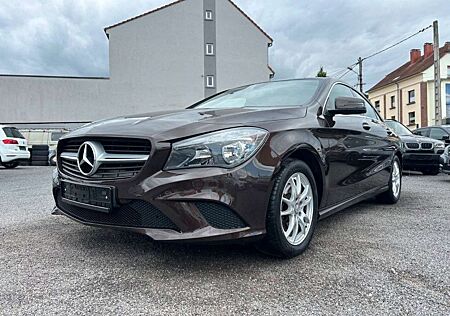Mercedes-Benz CLA 180 d 7G PANO + NAVI + TEMP