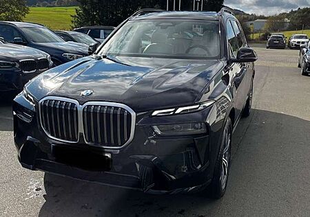 BMW X7 xDrive40d*Prod.2024*M-SPORT*SKY LOUNGE*21ZOLL