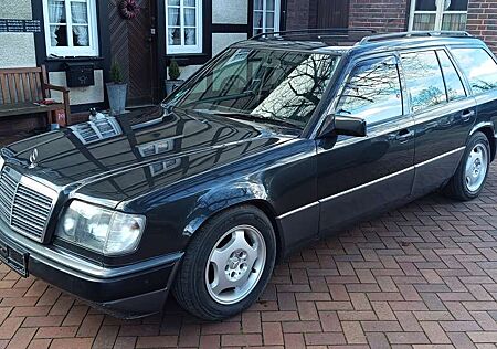 Mercedes-Benz E 300 E-Klasse TE